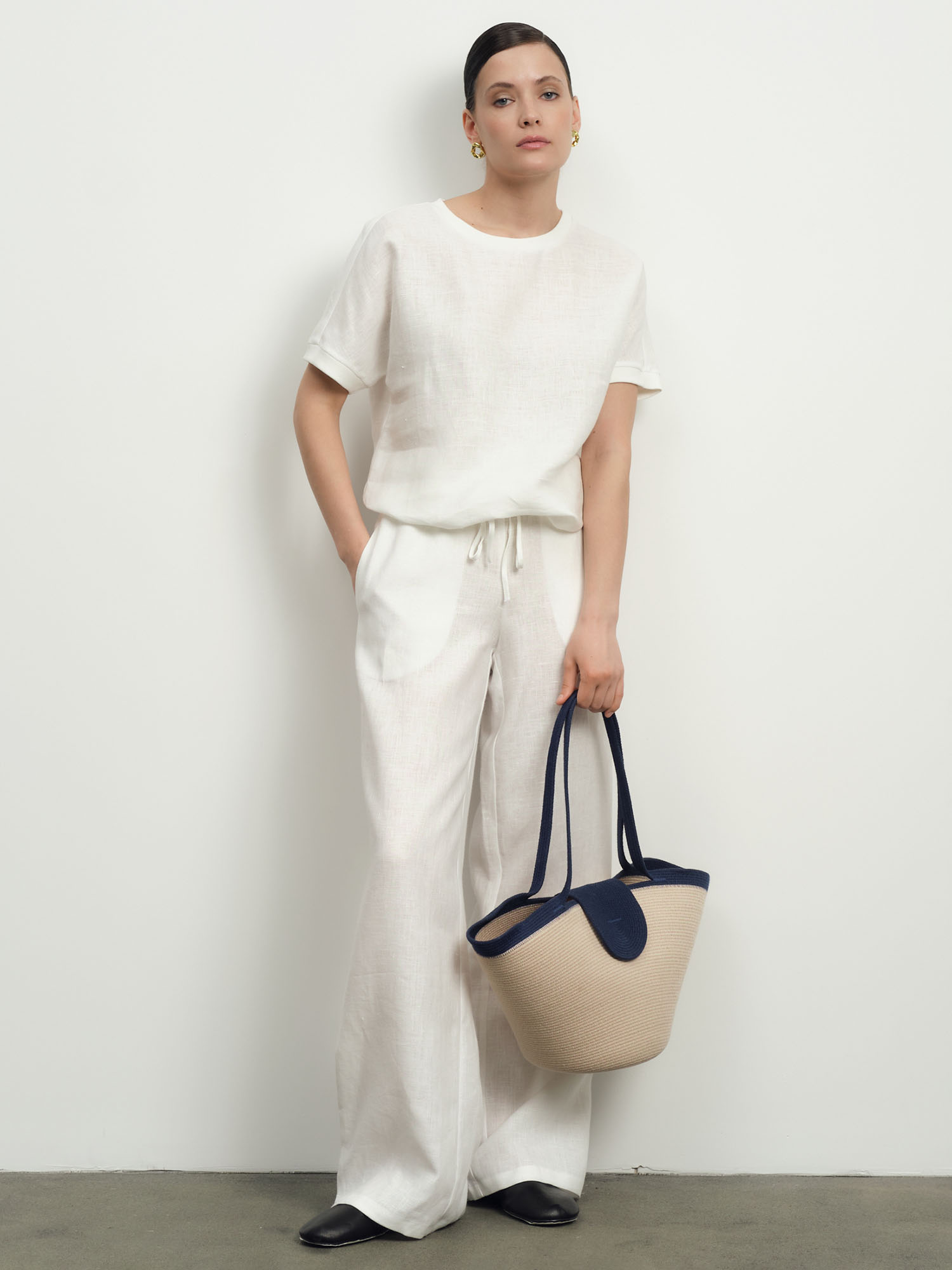 белый льняной костюм